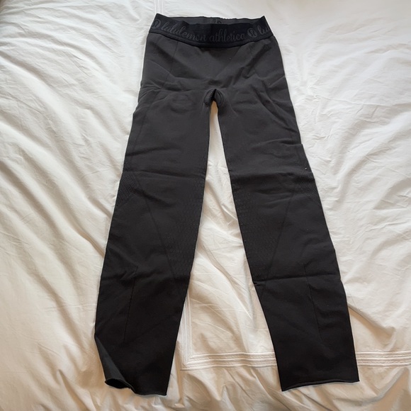 Lululemon Perforated Legging - Picture 1 of 6